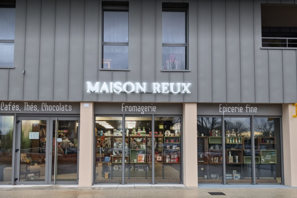 Façade Maison reux lamballe esplanade du champ de foire thé et café 